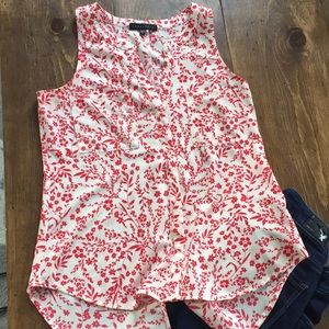 Floral sleeveless V-neck blouse